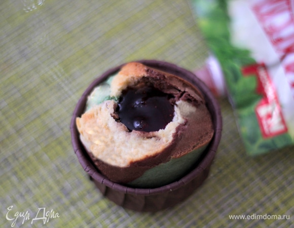 Наполняем любимым джемом ТМ «МахеевЪ», у меня — клубничный и лимонный.