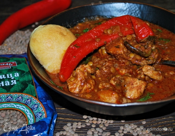 Подавайте суп с зеленью, которая вам нравится.