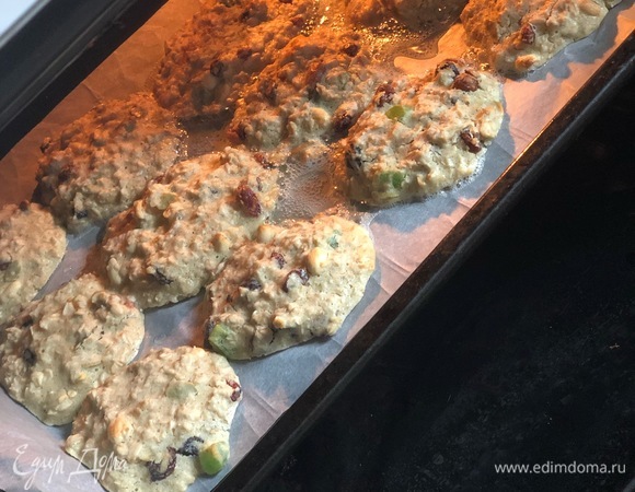 Выпекайте до золотистой корочки около 10–15 минут.