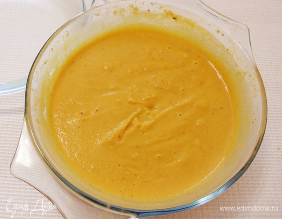 Измельчаем блендером до однородности. Густоту супа можно регулировать кипятком.
