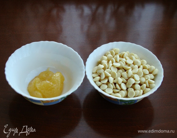 Пока наш торт отдыхает, налепим пельменей. Для этого подготовить необходимые ингредиенты.