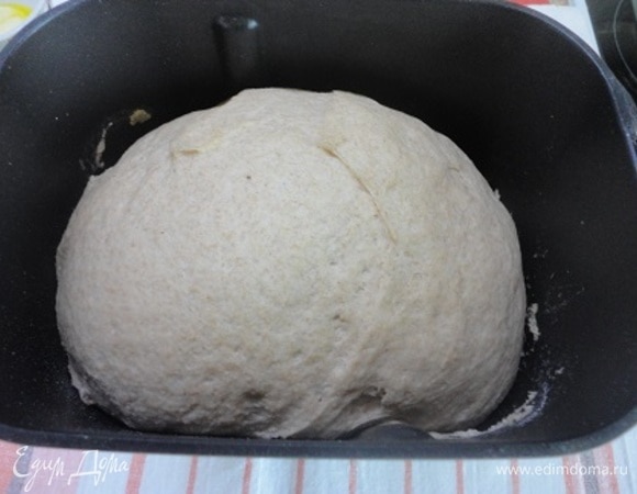 А тут и тесто готово. Красивое, пышное. Машина его прекрасно вымесила и дала подойти.