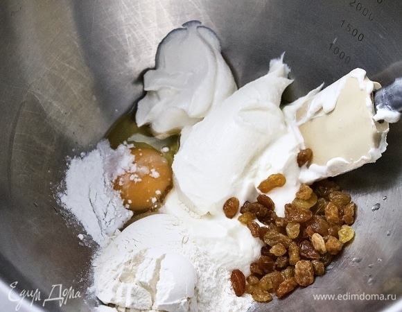 Подготовьте все необходимые ингредиенты и поместите их в миску.