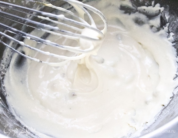 Смешайте все венчиком до однородной массы. Консистенция густой сметаны.