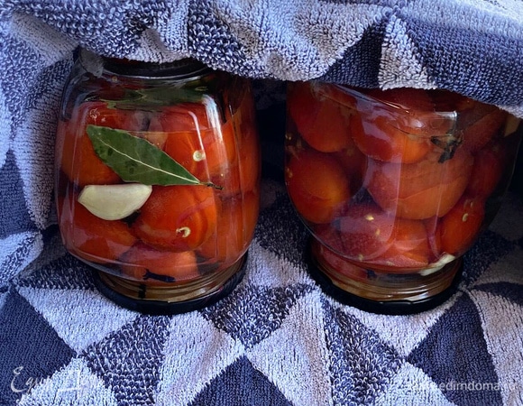 Банки перевернуть и укрыть до полного остывания.