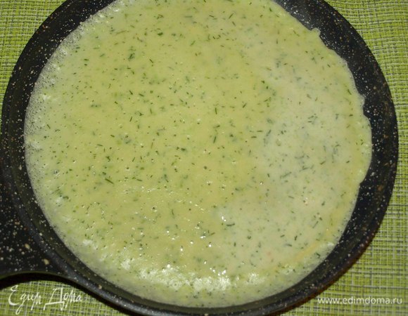 Даем тесту отдохнуть 15 минут. Выпекаем на хорошо разогретой сковороде с двух сторон.