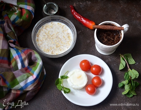 Овсяная каша, яичница в стакане и чашка ароматного кофе готовы. Ничего не надо помешивать, не надо бояться, что что-то «убежит». Приятного аппетита!