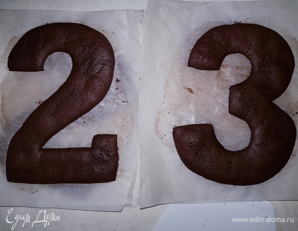 Готовые коржи остудить.