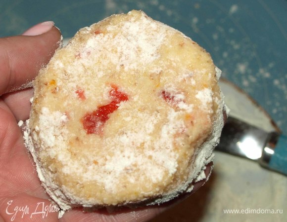 Получается вот такой «сырник». Жарим на разогретой с растительным маслом сковороде до золотистого цвета. Или же выпекаем в духовке.