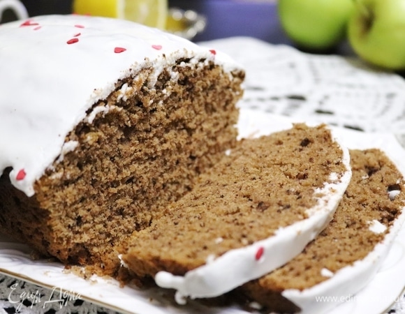 Кекс получился очень вкусным, пушистым и ароматный. Сверху я его покрыла ванильной глазурью, приготовив ее из сухой готовой смеси. Приятного аппетита!