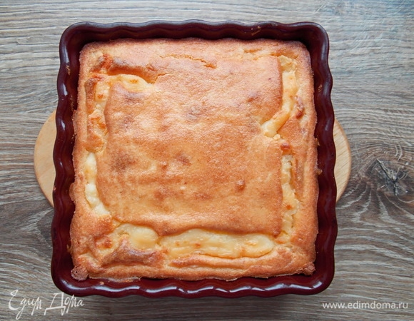 Выпекаем в горячей духовке при температуре 180°C в течение 25–35 минут до готовности.