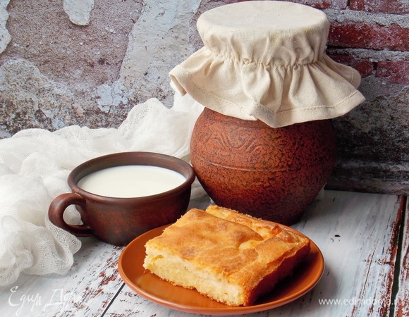 Даем остыть до теплого состояния, режем и подаем.