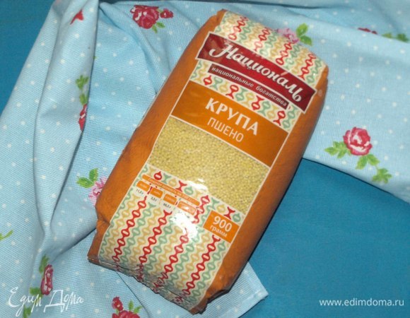 Если нет готовой каши, то ее надо приготовить. 100 г пшена ТМ «Националь» промыть холодной водой 7–8 раз, пока вода не станет прозрачной. Промытую крупу обдать крутым кипятком.