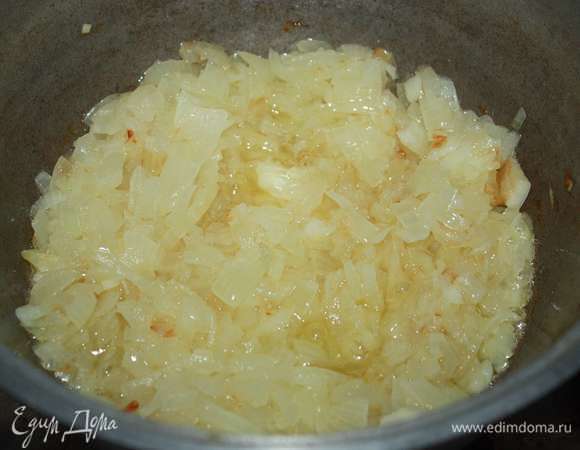 Обжарить до золотистого цвета на растительном масле.