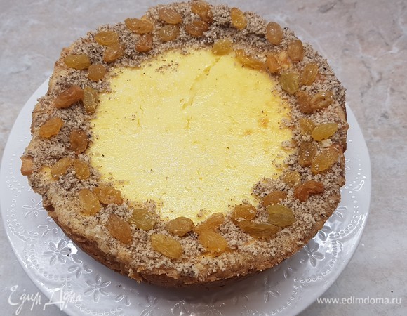 Достать готовый торт из духовки. Дать ему полностью остыть. Поставить на несколько часов в холодильник, но лучше всего — на ночь. Украсить по своему вкусу.