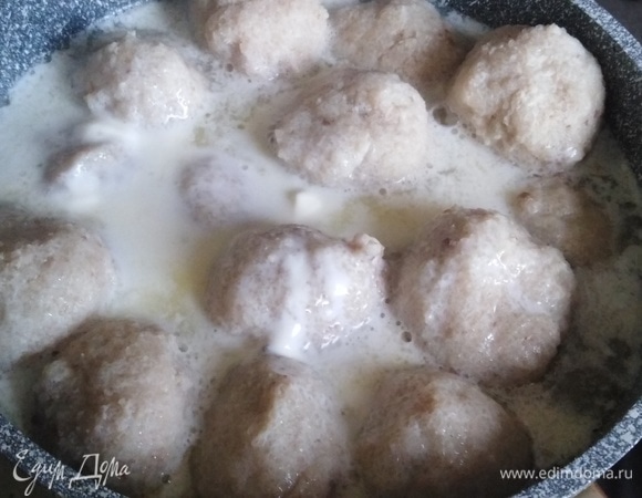 Влить в тефтели.