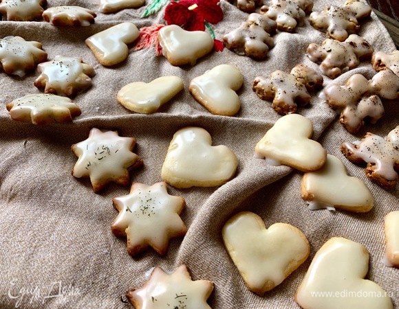 Аромат и вкус великолепны! Возможно, некоторым может показаться, что глазурь не будет сочетаться с такими добавками, поверьте — лимонная глазурь только усиливает вкус сыра, лимона, орехов!