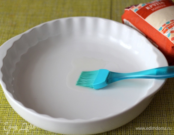 Форму смазываем растительным маслом.