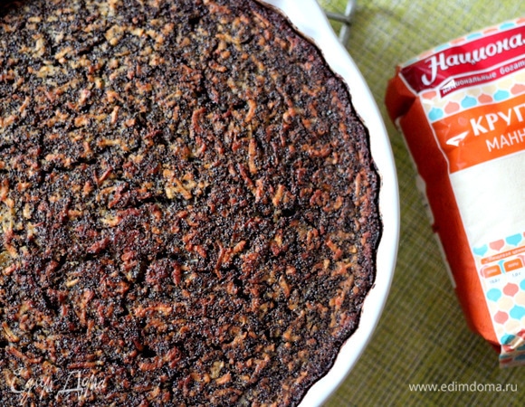 Выпекаем в разогретой до 180°C духовке 40–45 минут. Смотрите по своей духовке! Я проверяла шпажкой: если крошки есть, то еще не готово (а влажная она будет всегда из-за яблок в тесте).