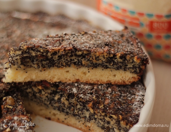 Пирог остужаем и посыпаем сахарной пудрой. Наливаем чай и наслаждаемся!