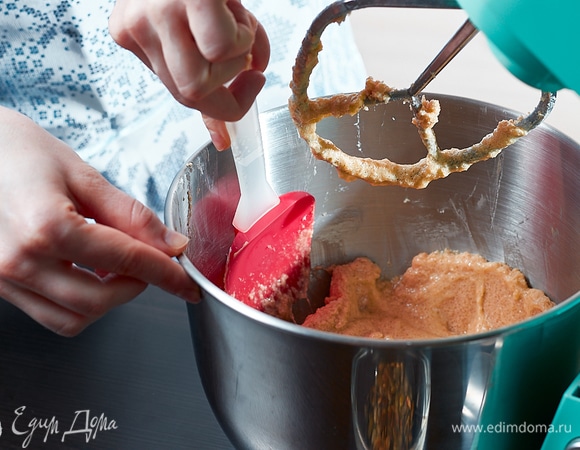 Перемешать до полного объединения насадкой весло.