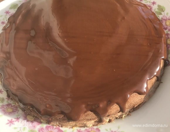 Полить ганашем торт и украсить по своему желанию.