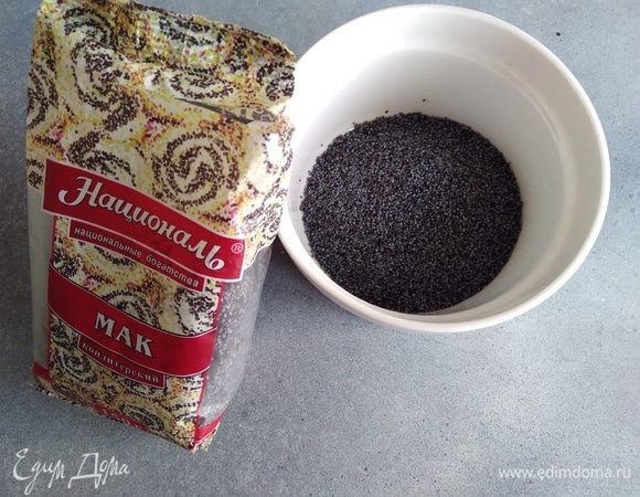 Для начинки мак ТМ «Националь» залить кипятком, оставить на 30 минут. Воду слить.