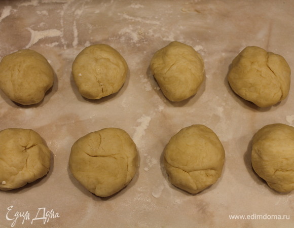 Каждый кусочек формируем в шарики.