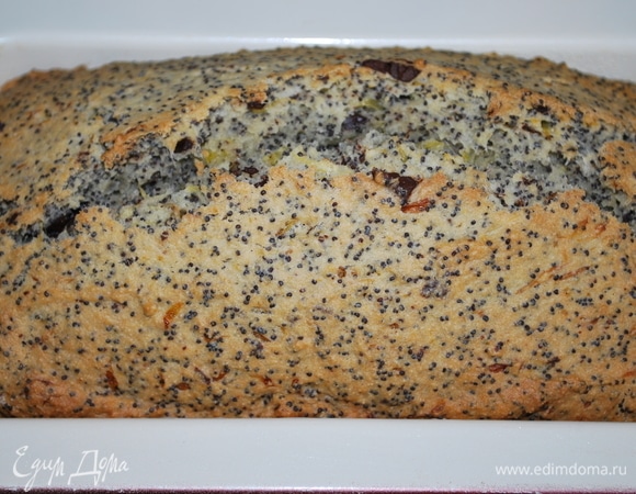 Кекс готов. Дайте ему остыть 4–5 минут, затем достаньте из формы и полейте апельсиновой помадкой.