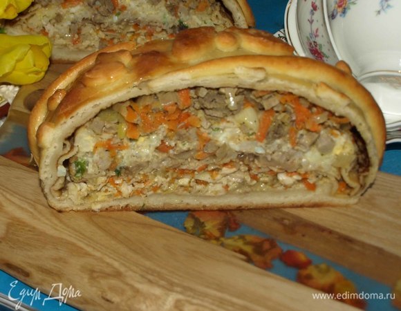 Кулебяку можно подавать к столу.