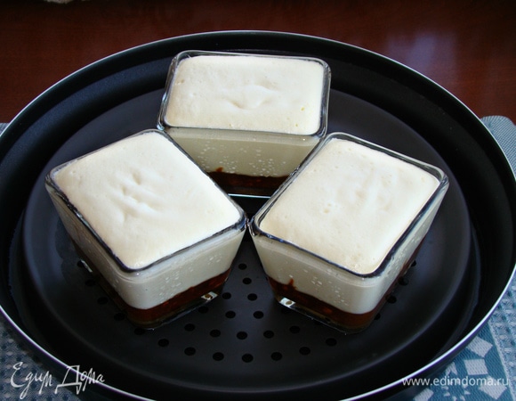 Готовый чизкейк будет слегка подрагивать и иметь нежную воздушную текстуру.