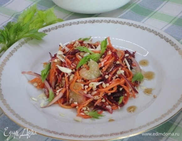 Посыпаем рубленым миндалем.