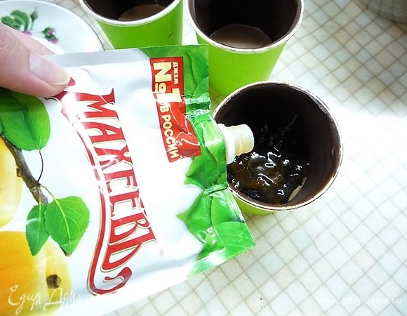 Следующий слой — абрикосовый джем ТМ «Махеевъ».