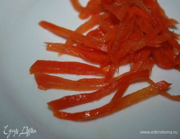 Потушить на растительном масле до мягкости. За пять минут до готовности добавить соль и специи по вкусу.