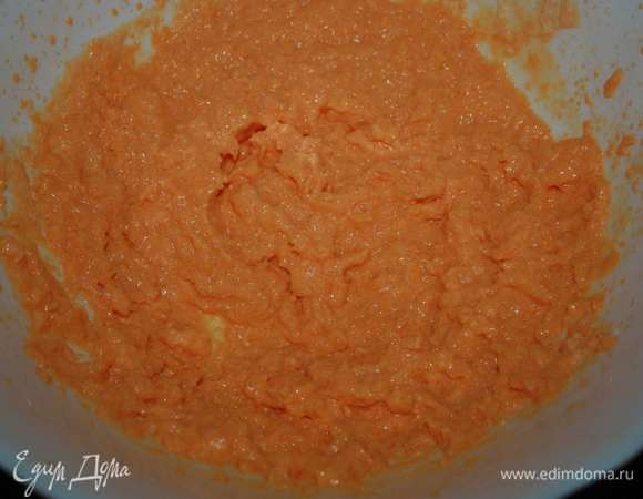 Тыкву и творог измельчить блендером.