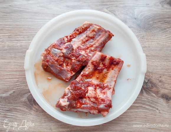 Закрываем и убираем в холодильник на 12 часов для маринования.