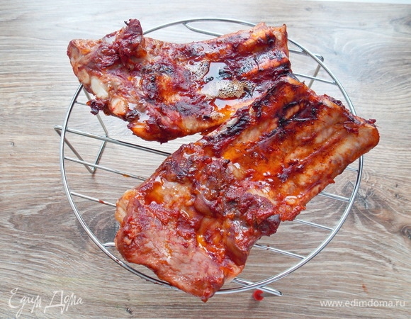 Снова ставим в микроволновку и готовим еще в прежнем уровне и режиме «Гриль» 15 минут. Если еще не готовы, подержите их еще несколько минут до готовности.