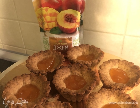 Заполнить джемом ТМ «МахеевЪ» остывшие корзинки.