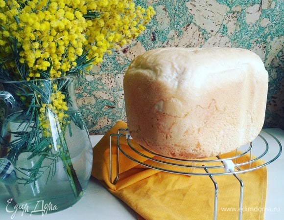 Спустя 4 часа достаем наш хлебушек. Оставляем на решетке до полного остывания.