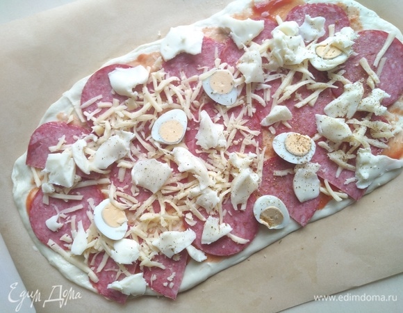 На втором еще добавила перепелиное яйцо и итальянские травы. Ставим в разогретую духовку на 10–15 минут.