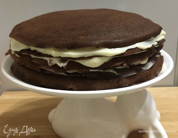 Дать торту ночь постоять в холодильнике.