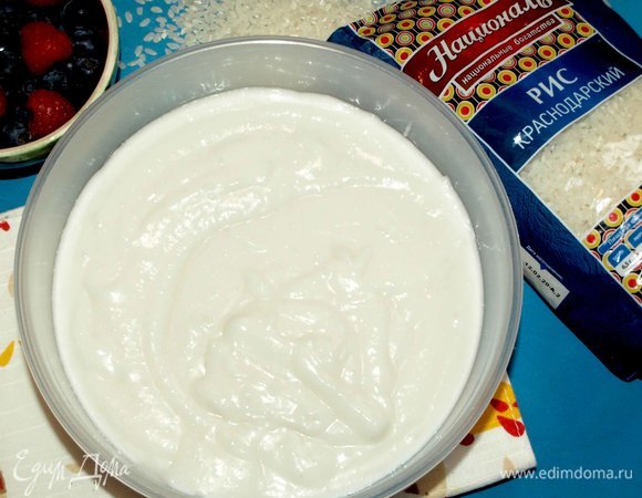 Соединяем погружным блендером до однородного состояния. Масса должна получиться гладкой. Готовую массу отправляем в холодильник на 3 часа. Каждый час перемешиваем.