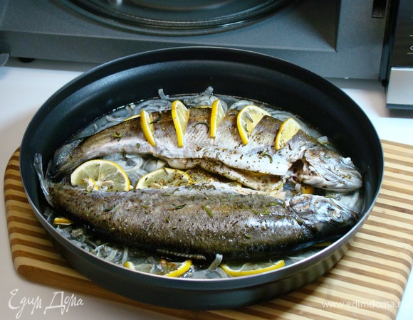 Рыбка получилась сочная и ароматная, просто тающая во рту.