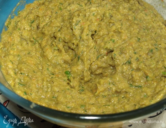 Перекладываем паштет в чистую банку или закрываем пищевой пленкой миску и отправляем в холодильник на пару часов.