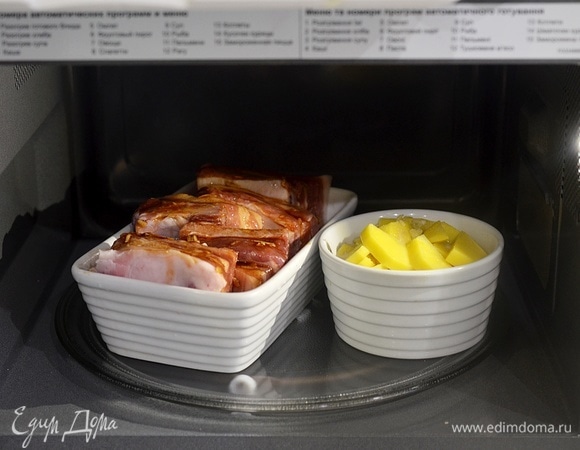 Поставьте в микроволновую печь Panasonic NN-GD39HS.