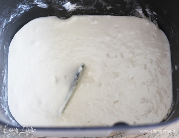 После окончания режима оставить тесто в деже еще на 20 минут, предварительно лопатку вынуть.