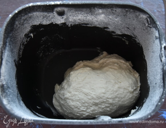 Через отведенное время устройство подаст сигнал о готовности теста. Можно с ним работать. В моем варианте я использовала его для приготовления мантов.