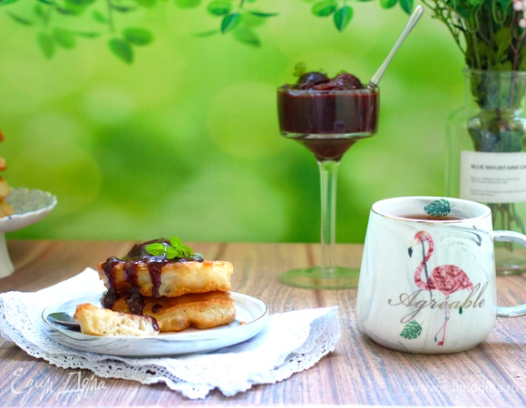 Хранить строго в холоде, это варенье не для хранения. Я подавала с оладьями.