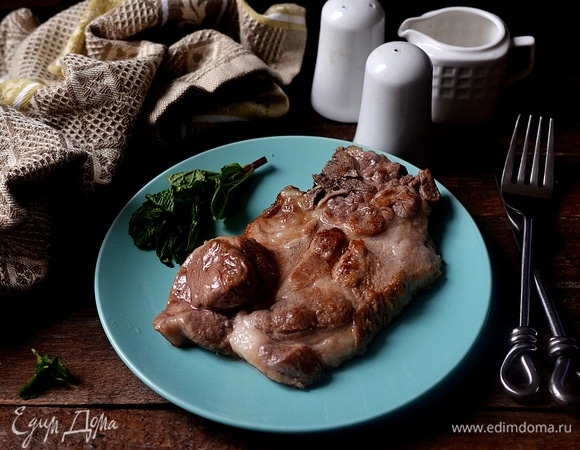 Мясо очень сочное и румяное. Приятного аппетита!