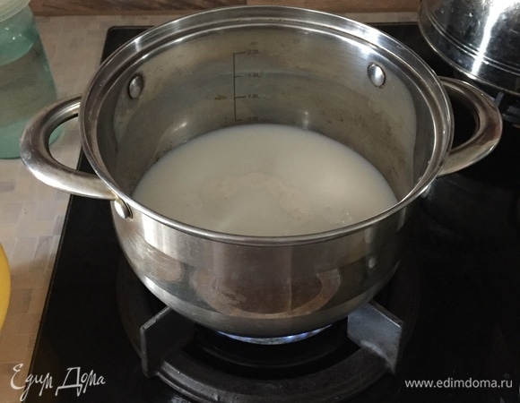 Нагреть молоко до 40°C.